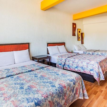 Oyo Nueva Galicia Hotel กัวดาลาฮารา ภายนอก รูปภาพ