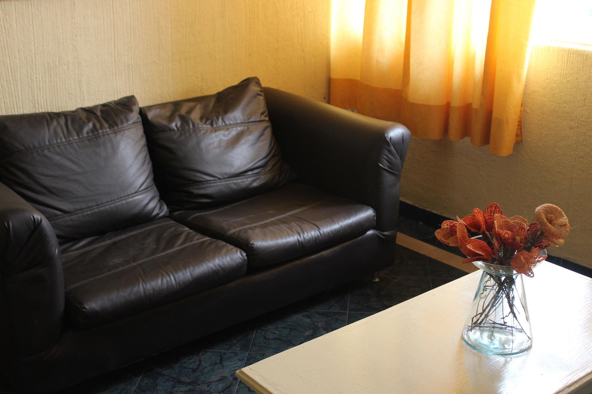 Oyo Nueva Galicia Hotel กัวดาลาฮารา ภายนอก รูปภาพ