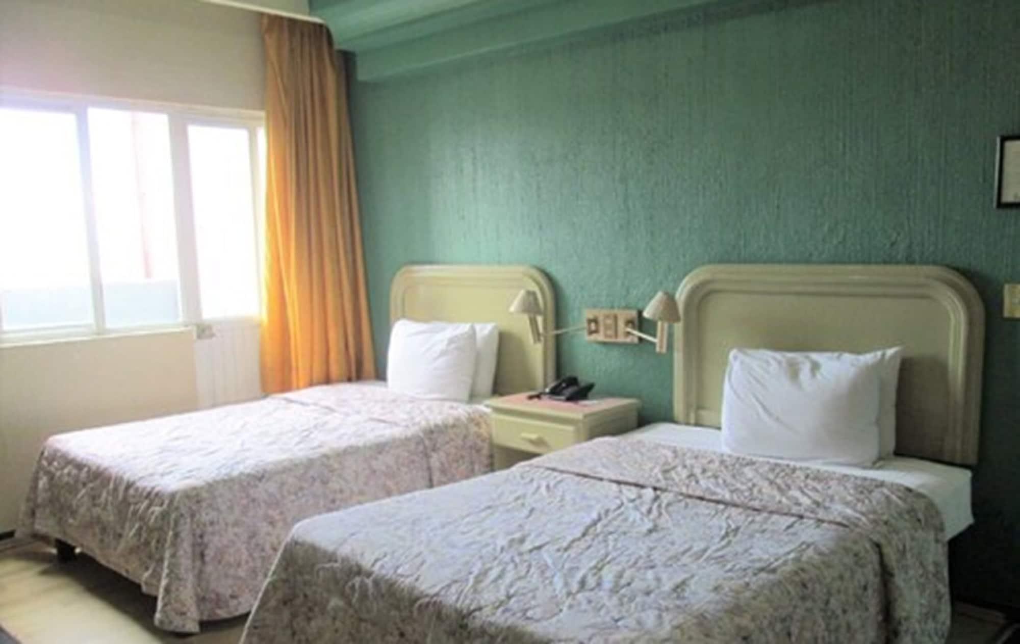 Oyo Nueva Galicia Hotel กัวดาลาฮารา ภายนอก รูปภาพ