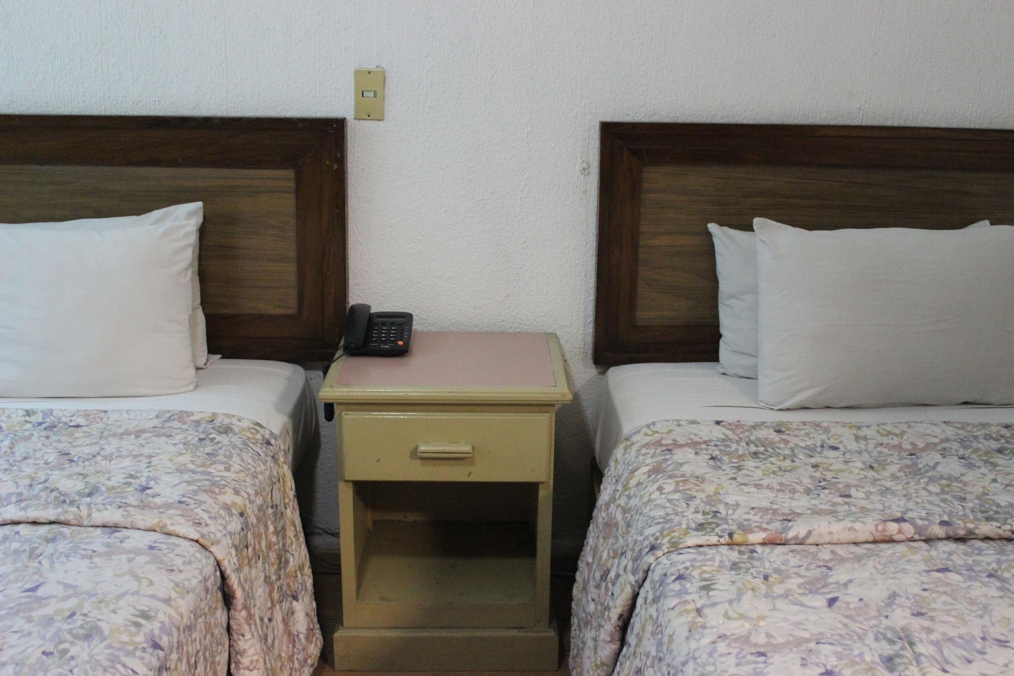 Oyo Nueva Galicia Hotel กัวดาลาฮารา ภายนอก รูปภาพ