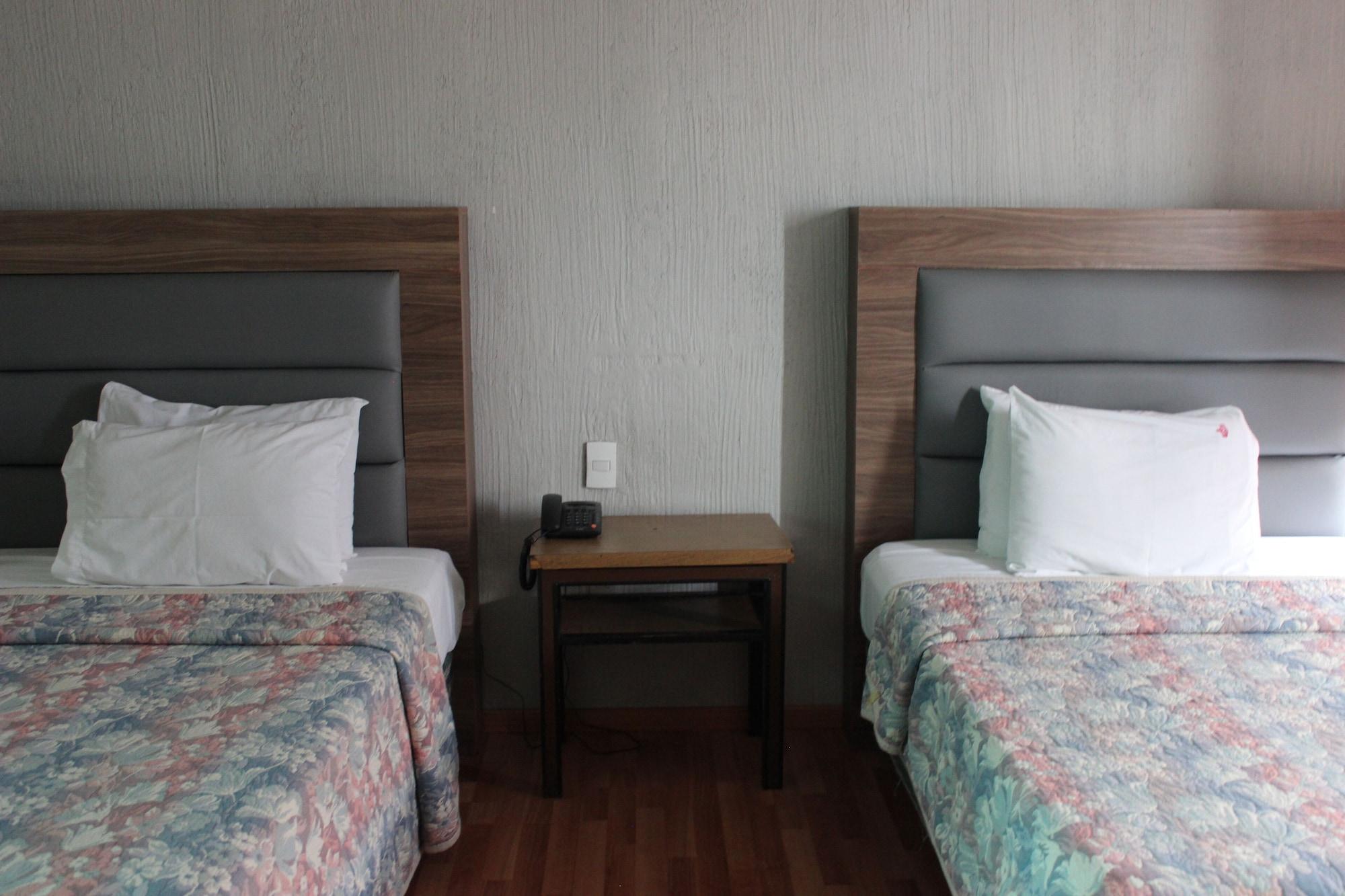 Oyo Nueva Galicia Hotel กัวดาลาฮารา ภายนอก รูปภาพ