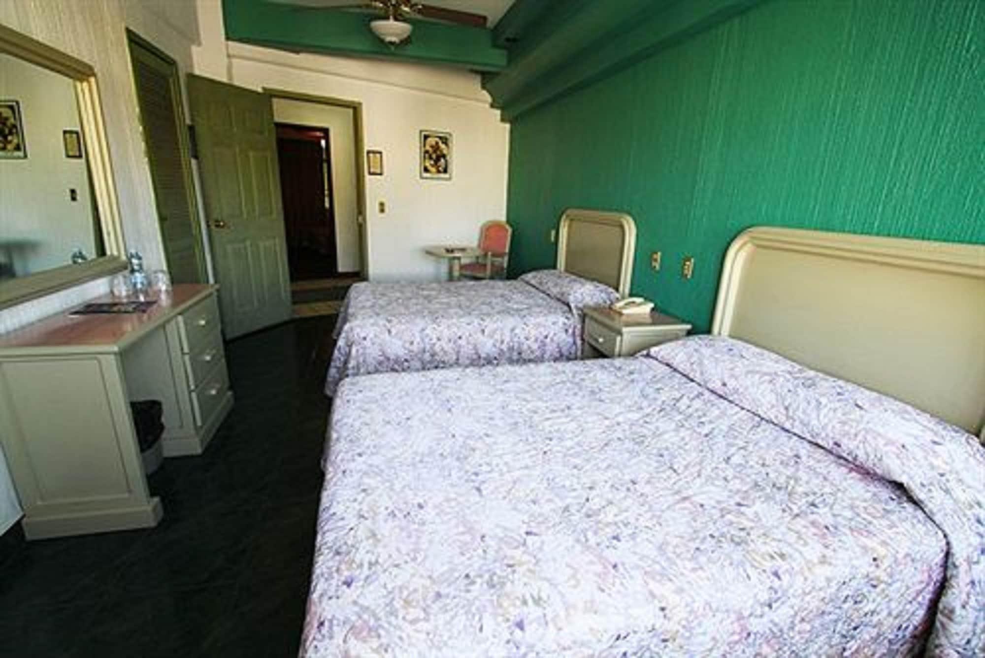 Oyo Nueva Galicia Hotel กัวดาลาฮารา ภายนอก รูปภาพ