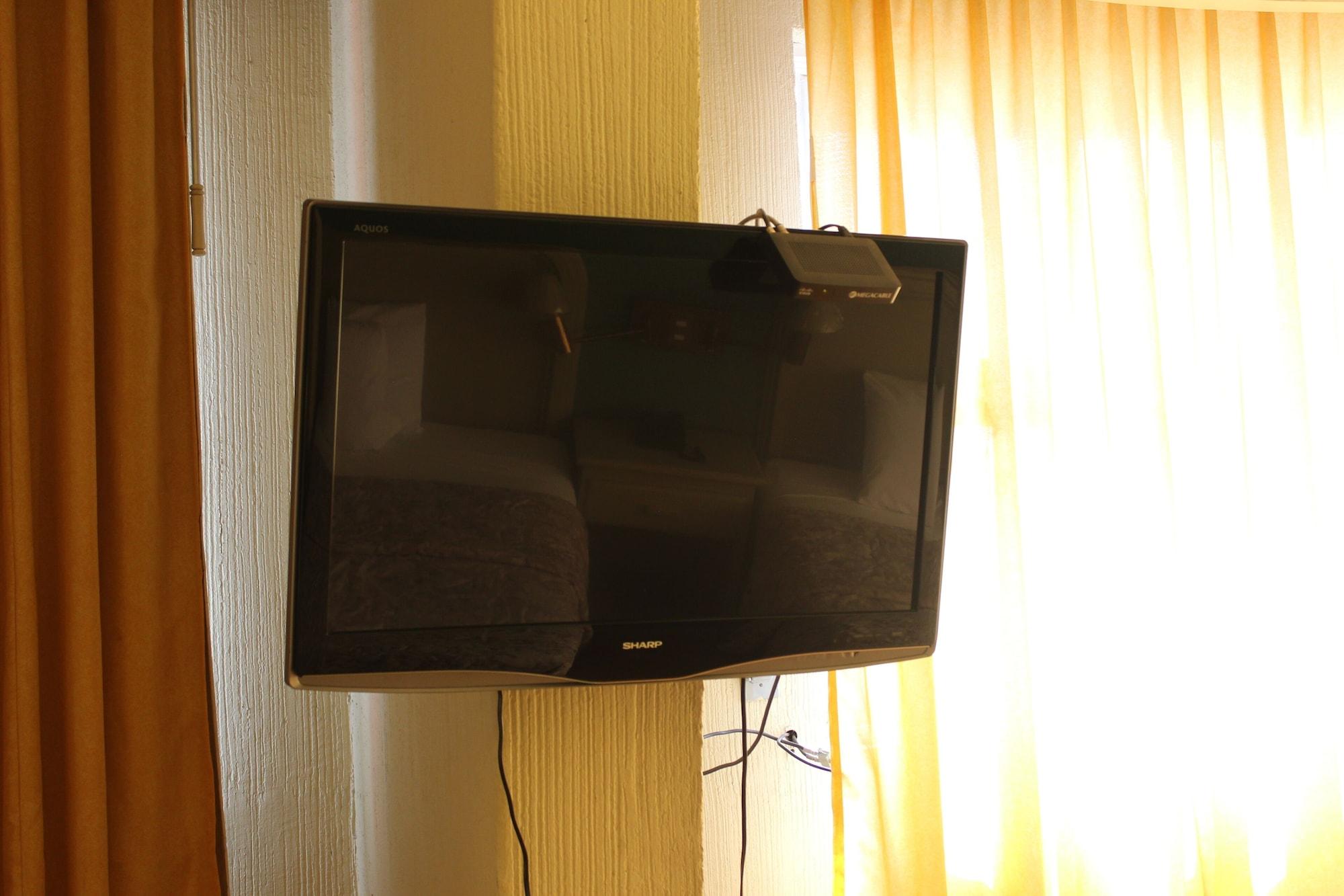 Oyo Nueva Galicia Hotel กัวดาลาฮารา ภายนอก รูปภาพ