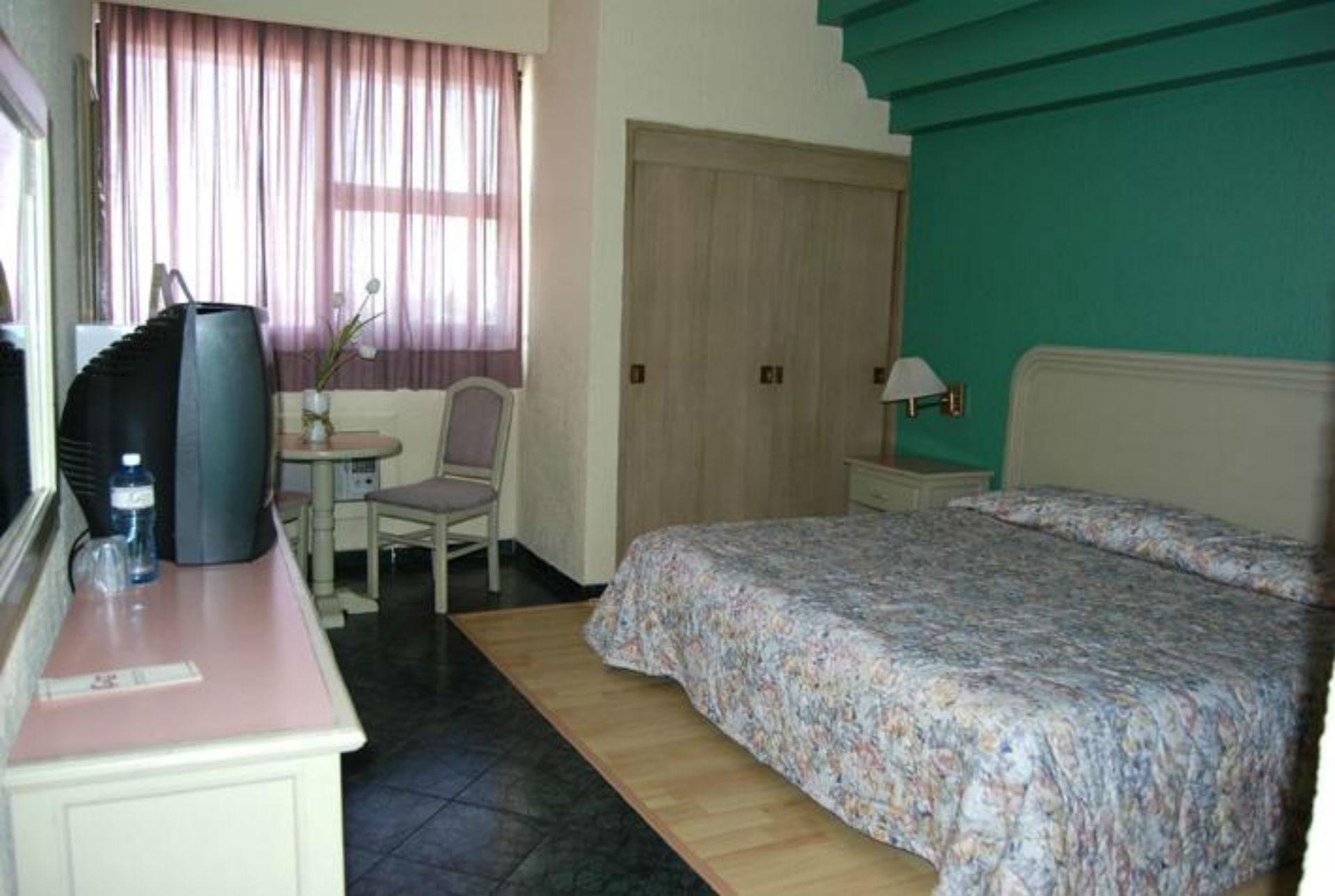 Oyo Nueva Galicia Hotel กัวดาลาฮารา ภายนอก รูปภาพ