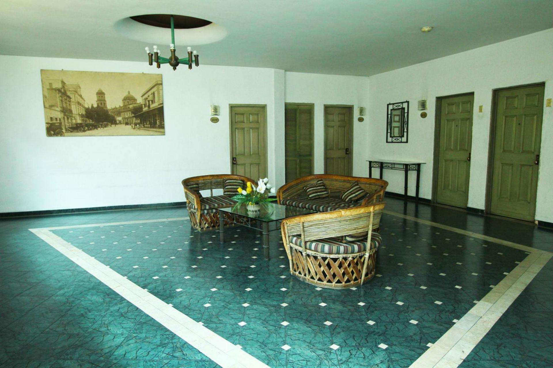 Oyo Nueva Galicia Hotel กัวดาลาฮารา ภายนอก รูปภาพ