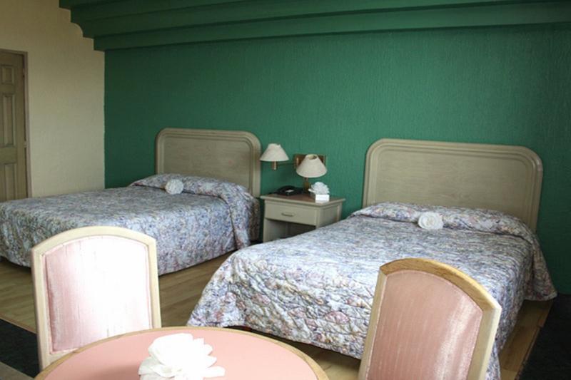 Oyo Nueva Galicia Hotel กัวดาลาฮารา ภายนอก รูปภาพ