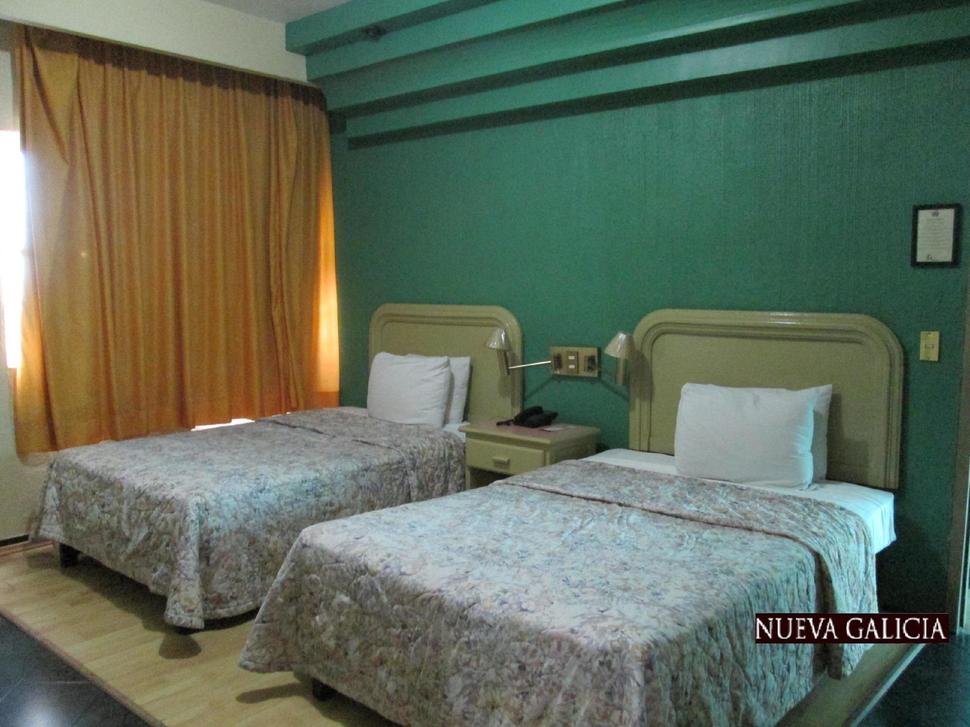 Oyo Nueva Galicia Hotel กัวดาลาฮารา ภายนอก รูปภาพ